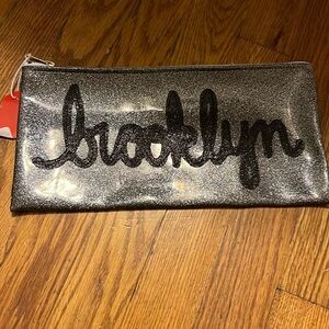 Ladies binyl “Brooklyn” clutch